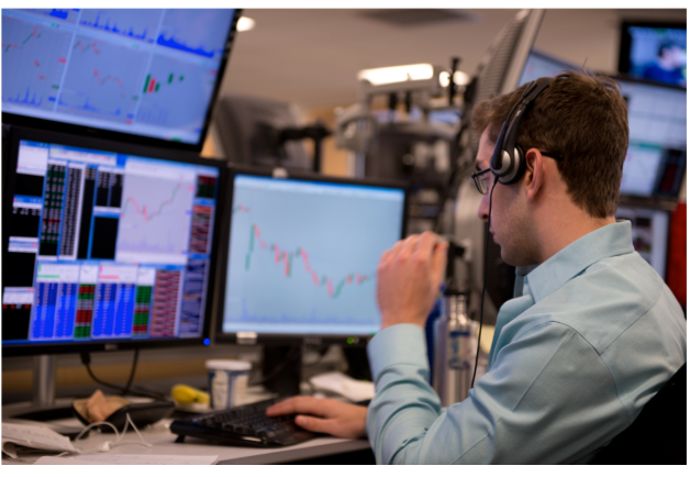 Why Customer Reviews Matter When Picking a Forex Broker in UK