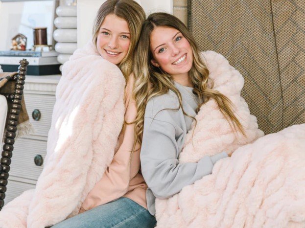 Pink Blankets For Modern Interiors: Comfort Meets Elegant Style